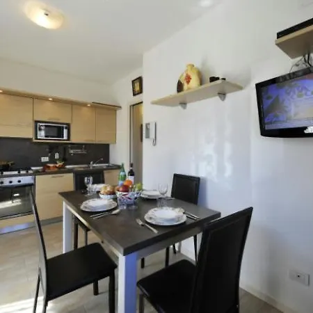 Apartment Sleeps 3 Pool *